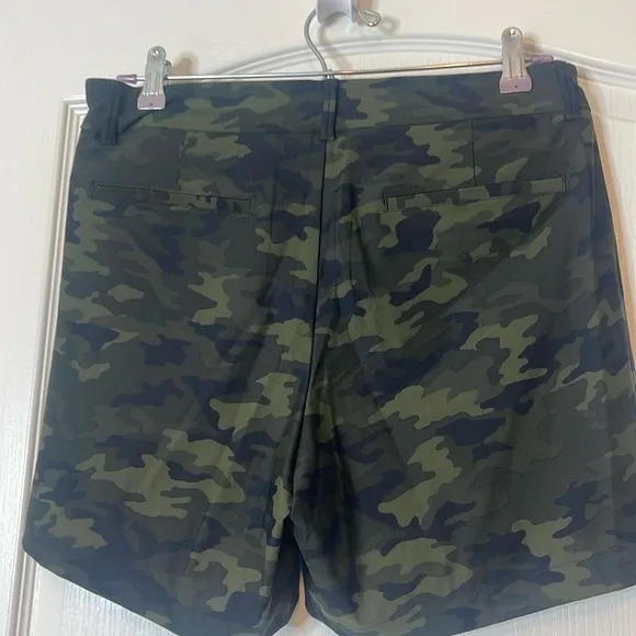 SPANX Sunshine Shorts Green Camo Medium 6” inseam
