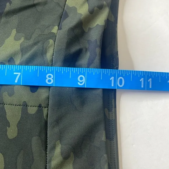 SPANX Sunshine Shorts Green Camo Medium 6” inseam