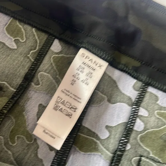 SPANX Sunshine Shorts Green Camo Medium 6” inseam