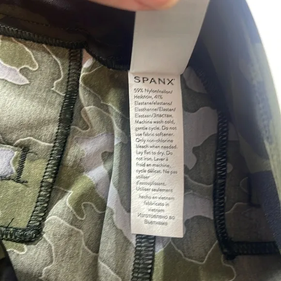 SPANX Sunshine Shorts Green Camo Medium 6” inseam