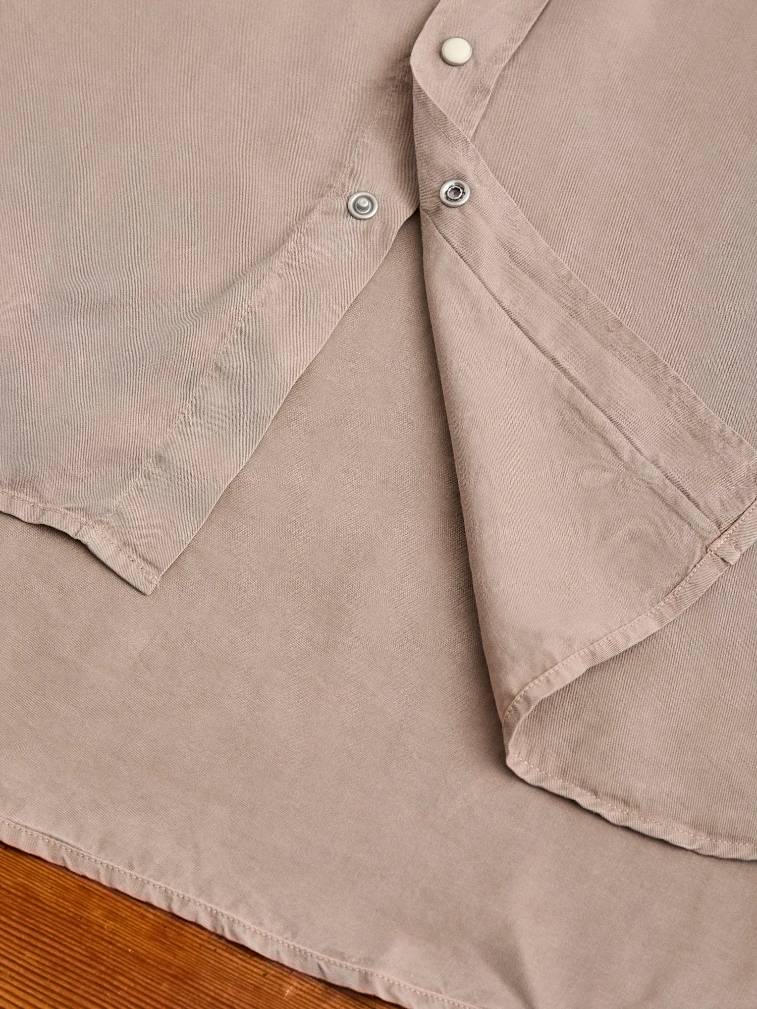 Tencel Gabardine Pearl Snap Shirt in Nutmeg