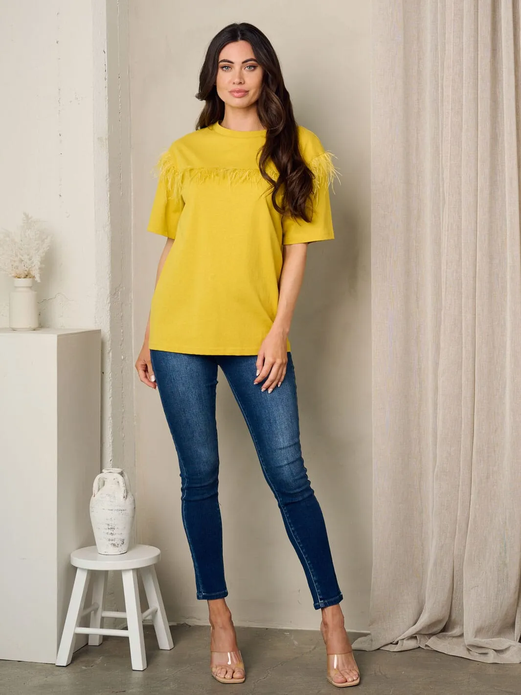 WOMEN'S SHORT SLEEVE FEATHER DETAILED SOLID TOP