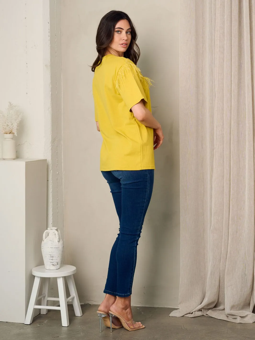 WOMEN'S SHORT SLEEVE FEATHER DETAILED SOLID TOP