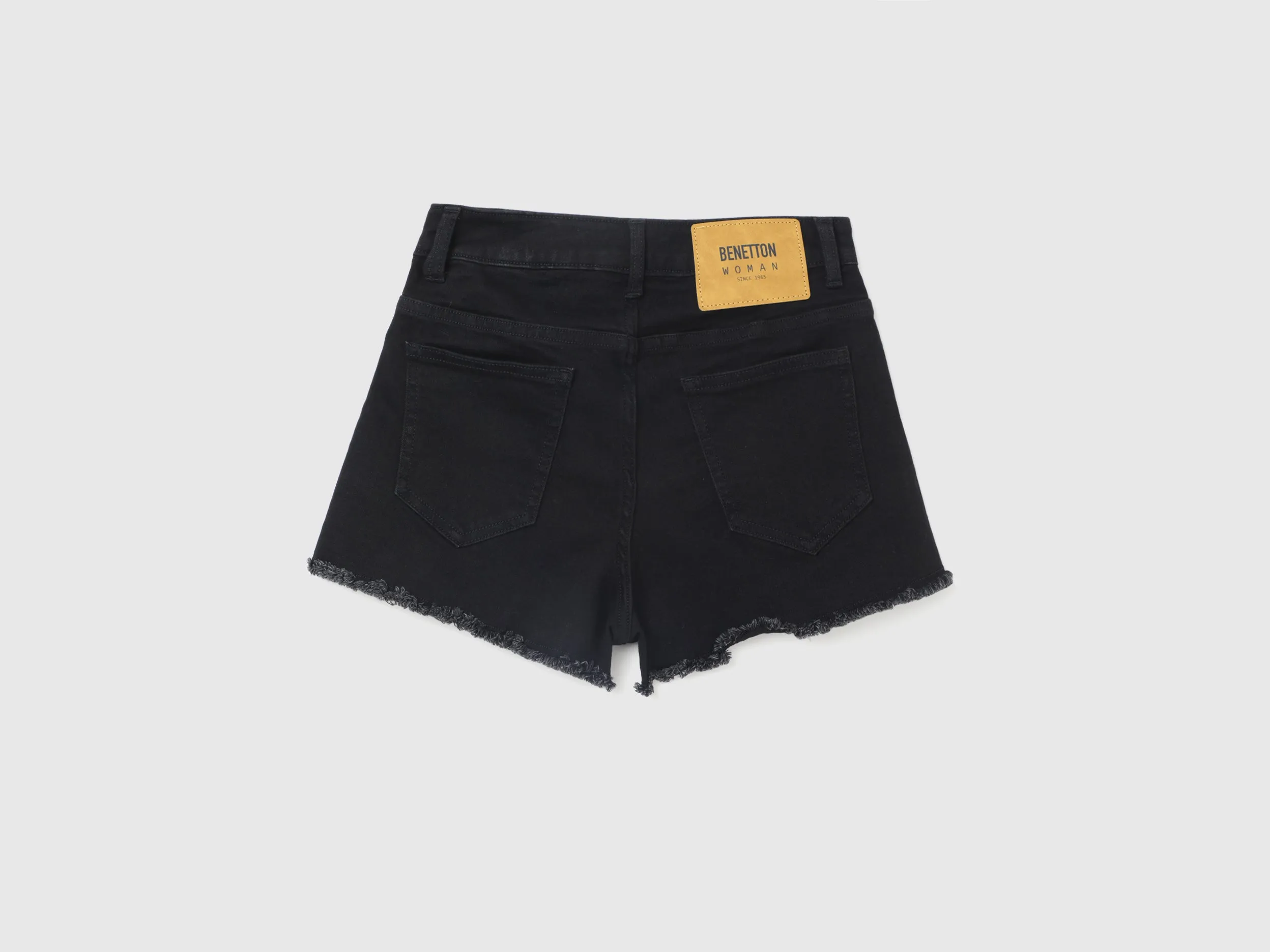 Women's Solid Regular Fit Shorts
